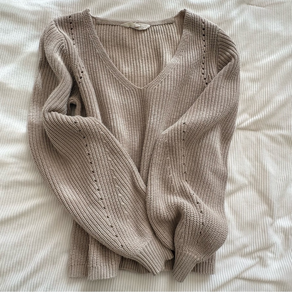 78&Sunny Lightweight V-neck Sweater